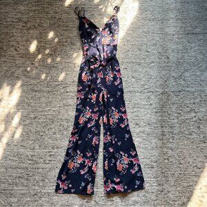 Women floral sleeveless tie umpsuit / split leg / V-neck / blue size M